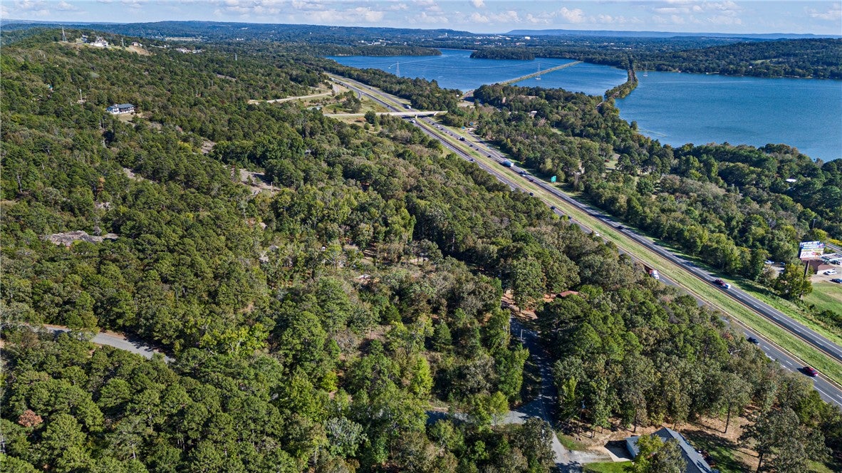 751 Lake Ridge