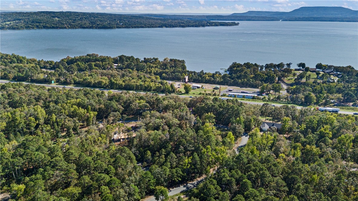 751 Lake Ridge