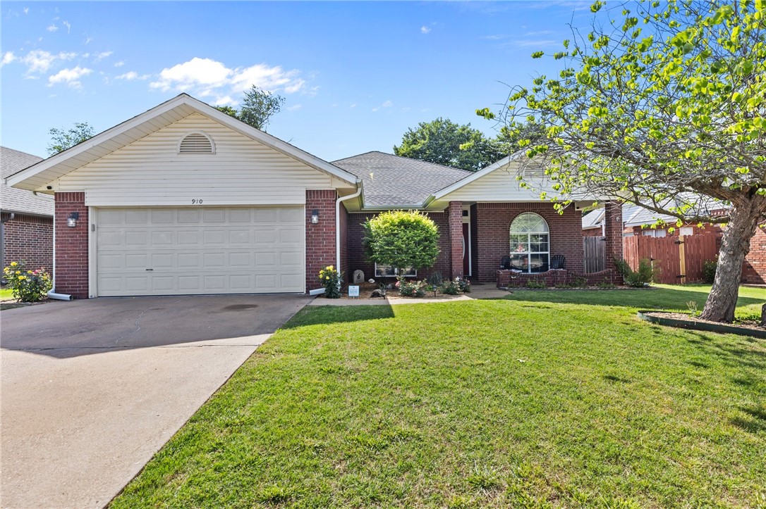Welcome to your dream home at 910 N 37th St, Rogers, AR! Nestled within a vibrant community, this gem boasts unbeatable convenience, with Lowe's, Kohl's, Barnes & Noble, and more just minutes away. Perfect for the modern lifestyle, it's less than 3 miles from the future Walmart Home Office Campus and a quick 10-minute drive to Pinnacle Hills. Experience the epitome of charm and elegance with this meticulously maintained property. From its picturesque curb appeal to the immaculate interiors, every detail exudes warmth and character. Don't miss out on this rare opportunity to own a piece of paradise in the heart of Rogers!
This home has an ASSUMABLE MORTGAGE, call for more detail here!
