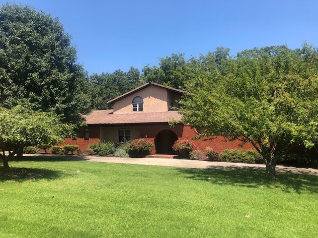 Lovely home on approx 3+/- acres. Great floor plan for entertaining. Home features sun room off the back of the home, office with built-ins. Fireplace in each living area, nice kitchen with granite counters, features lots of cupboards, desk area and lots of storage. Home has a walk-out basement. A large shop with approx 1152 sf. Views of Swepco Lake.