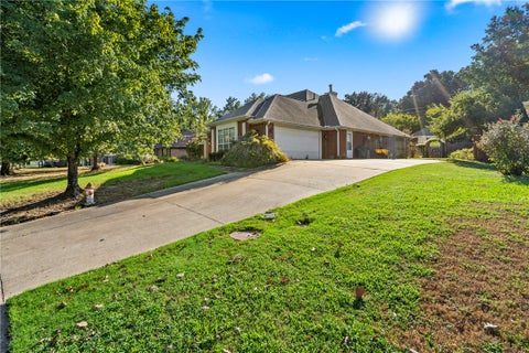 Photo of 1631 N Arthurs Court, Fayetteville, AR 72701 (MLS # 1362247)