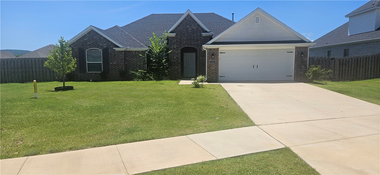 Nice home in Farmington located within walking distance to schools, shopping, & dinning. Home features 3 bedrooms, 2 bathrooms, wood floors throughout home, complete with gas log fireplace, granite countertops, covered back patio and a large fully fenced in backyard. Large mater suite with tray ceilings, spa like bathroom with jetted tub, separate shower, and dual vanities. The home is a split floorplan and comes with all appliances