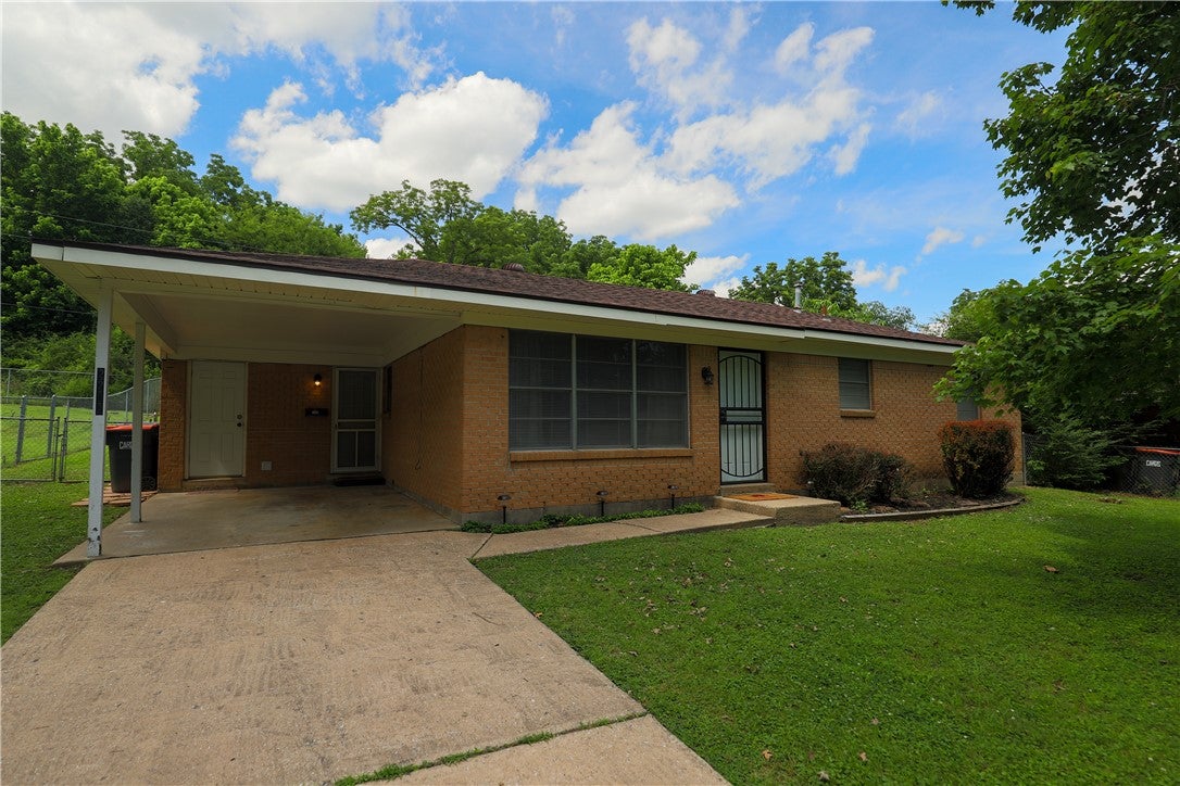 2202 Cottonwood Place - Photo 2