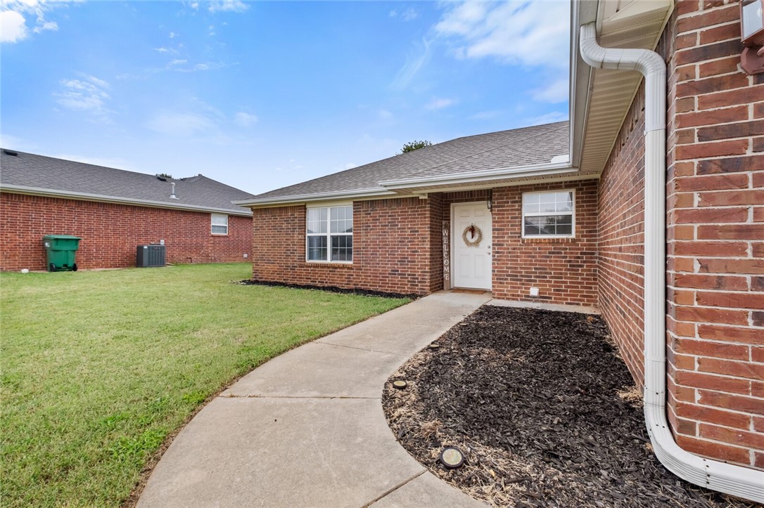 This all brick home in Centerton is waiting for you and with the right offer, the seller is willing to pay $2500 toward buyer's closing costs. With a conveniently located neighborhood, you will be close to local schools and parks, less than 15 minutes to downtown Bentonville and the XNA airport, and a quick jump on i49 for everything NWA has to offer. You will feel right at home as you walk in with new laminate flooring and new paint. This split floor plan provides a large primary bedroom with wonderful en suite bathroom on one side of the house, while the other two bedrooms are on the other. The kitchen cabinets are freshly painted to give a farmhouse appeal with room for a table by the window. And look at the size of that laundry room! The fenced backyard has plenty of room for the family and pets. Roof is only 3 years old. With so much to offer, it's time to schedule your viewing! Back on market at no fault of the seller. Previous buyer never did inspection.