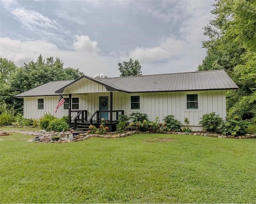 3 bedroom, 2 bath home with additional office space, laundry room, and bonus room!