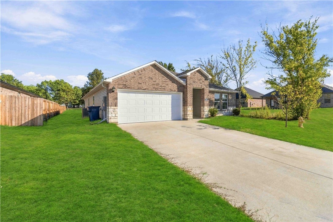 501 Cattleman Lane