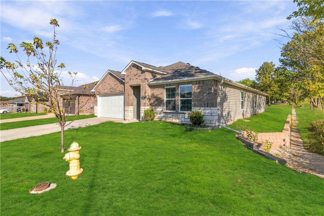 501 Cattleman Lane