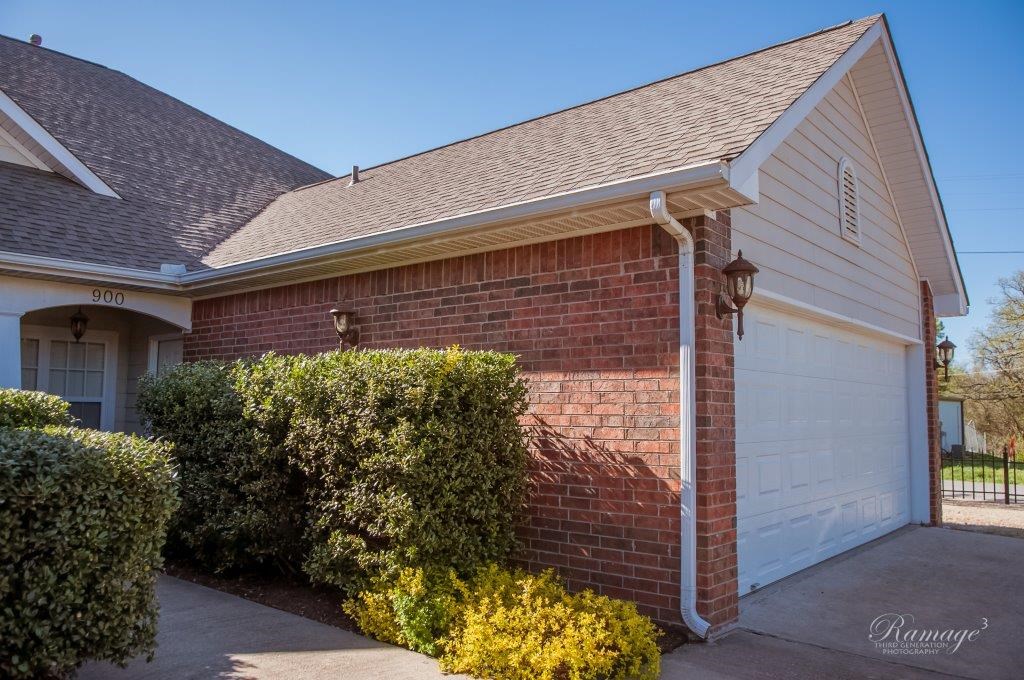 Immaculate move in ready town home near restaurants, hospitals, shopping and schools. Along with a new HVAC, this corner lot home has hardwood floors, fenced in back yard and tons of storage.
