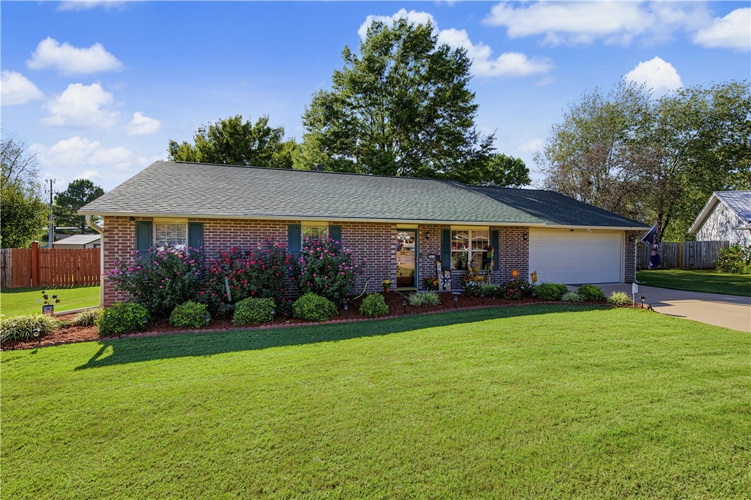 3839 Derrick Lane