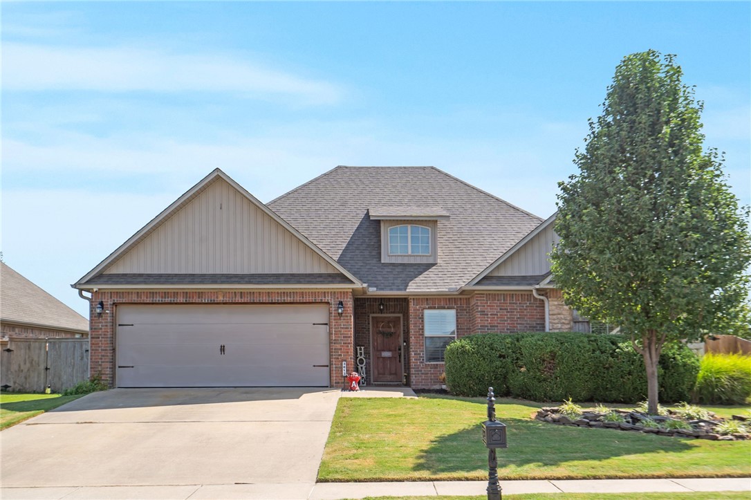 This home truly checks all the boxes- privacy with no backyard neighbors, thoughtful updates and a layout located in highly desirable Camden Way Subdivision! Step inside the split floor plan featuring wood floors in the entry, crown molding, and a cozy gas-log fireplace. The kitchen offers granite countertops, stainless steel appliances, and ample space for gathering. The primary suite feels like a retreat with a whirlpool tub, double vanities, and a walk-in closet. Two additional bedrooms and a full bath provide flexibility for family or guests. Outside, enjoy a spacious fenced yard and patioāperfect for entertaining, pets, or relaxing in the Arkansas sunshine. Additional highlights include an architectural shingle roof, double-pane windows, and central heat/air. Conveniently located near schools, shopping and dining, this home combines function, style, and location in one perfect package!
https://watson-media-house.aryeo.com/videos/01992e6b-dc7f-7372-a3c0-bd36954b331d