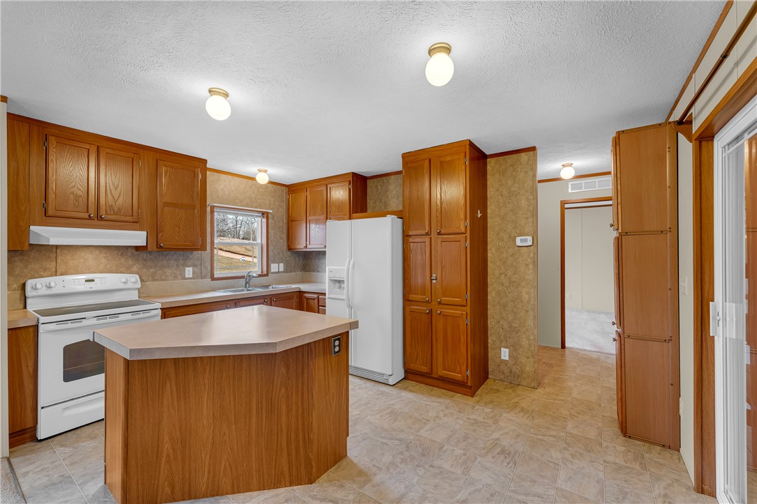 ROLLING HILLS ESTATES - Residential