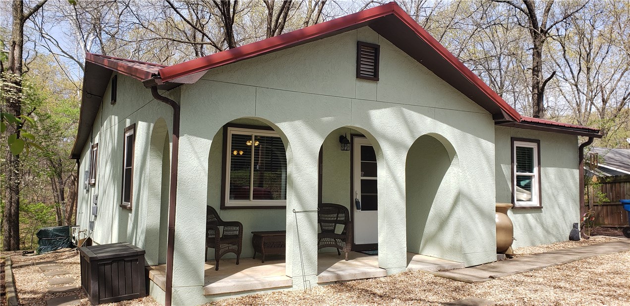 Great updated home in an amazing location, 3 bed/1 bath nestled on a quiet street with no through traffic. Updated with new floors & HVAC in 2018. 5 minute drive to the Bentonville Square and within walking distance to schools, medical and bike trails.