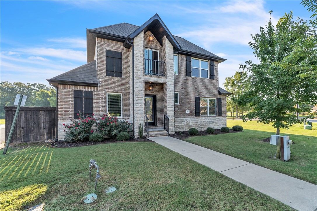 Beautiful townhome in a convenient, highly sought after area of NWA. Close to U of A, so great for students or investors! 4 bedrooms, 3.5 bath, over 2200 sqft. With new carpet and paint this property is move-in ready! Washer, dryer and appliances convey with property.