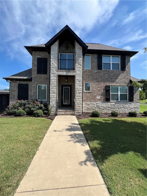 Beautiful townhome in a convenient, highly sought after area of NWA. Close to U of A, so great for students or investors! 4 bedrooms, 3.5 bath, over 2200 sqft. With new carpet and paint this property is move-in ready! Washer, dryer and appliances convey with property.
