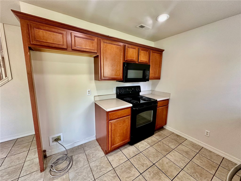 CHAMPIONS ESTATES-ROGERS - Residential Lease