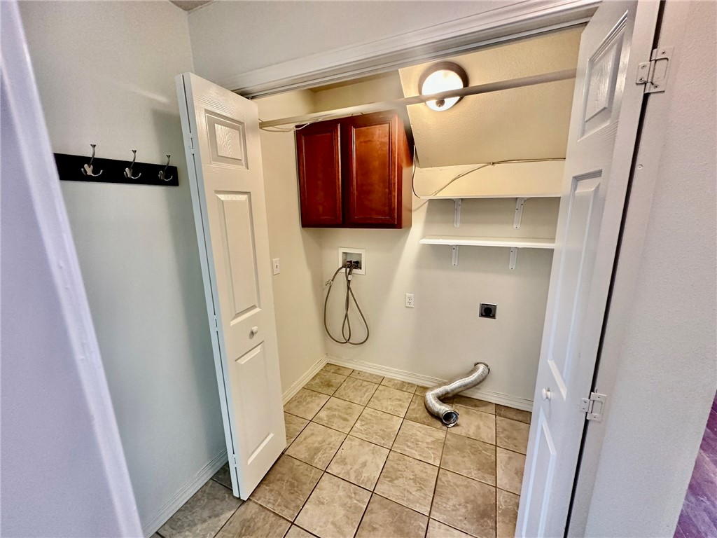 CHAMPIONS ESTATES-ROGERS - Residential Lease