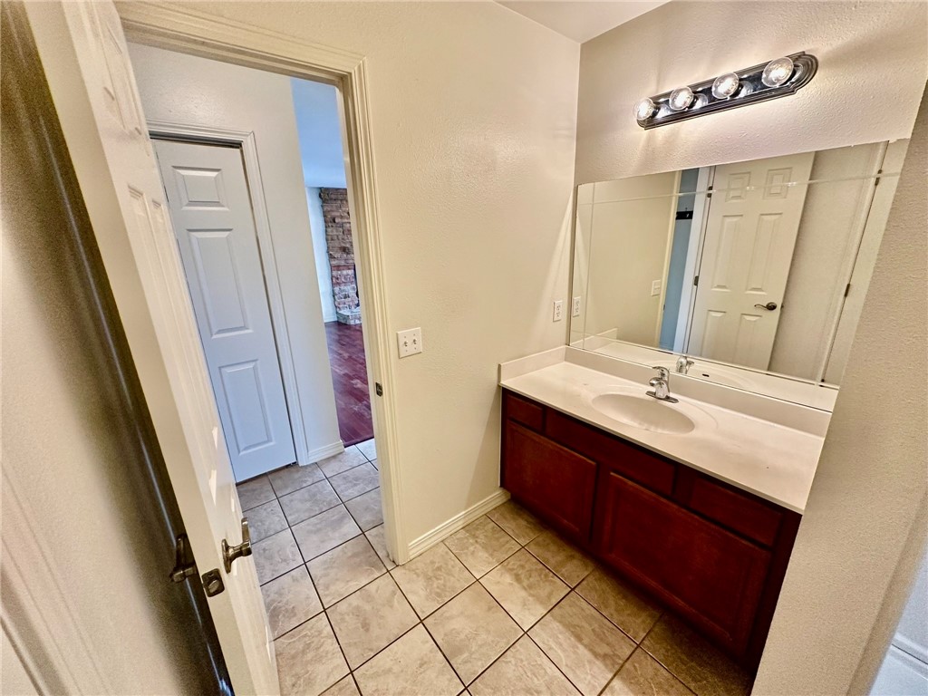 CHAMPIONS ESTATES-ROGERS - Residential Lease