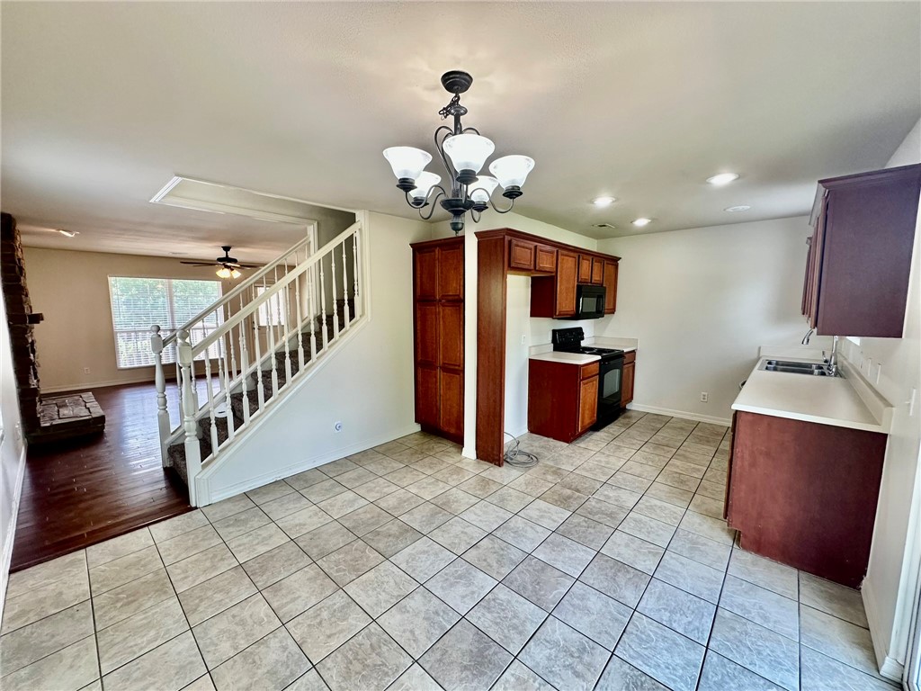 CHAMPIONS ESTATES-ROGERS - Residential Lease