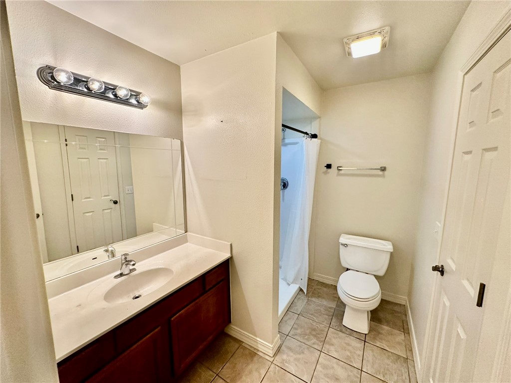 CHAMPIONS ESTATES-ROGERS - Residential Lease
