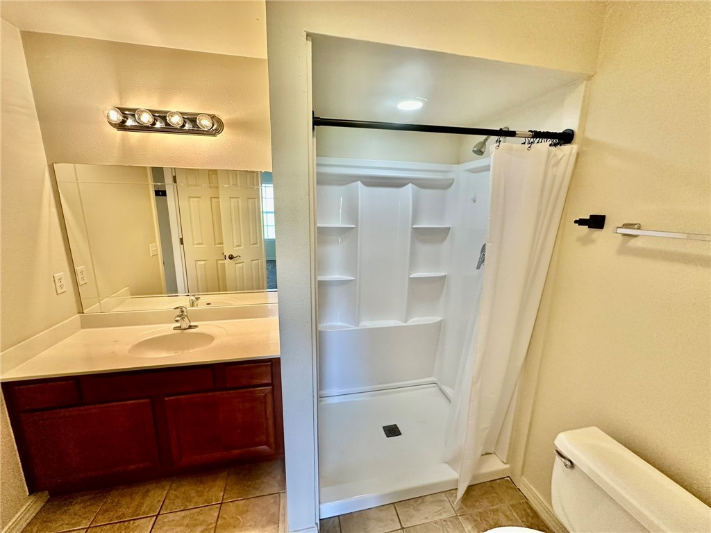 CHAMPIONS ESTATES-ROGERS - Residential Lease