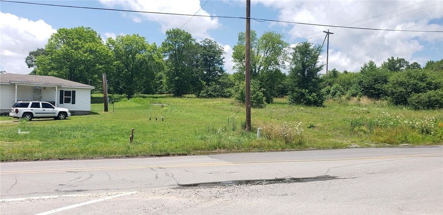 2.5 Acres of Prime Commercial real estate. Multiple Ingress and Egress opportunities on both N. Main Street and the new Searcy Bypass with a new off ramp right at the front door. Endless opportunity for Dollar Store, C-Store, Storage Units, etc. In city limits with all utilities on site.