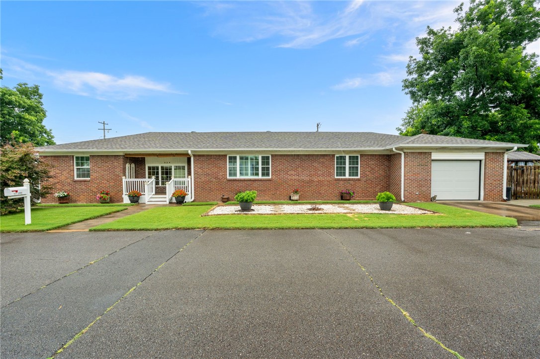 Photo 1 of 32 — 624 Locke Street, Alma, AR 72921