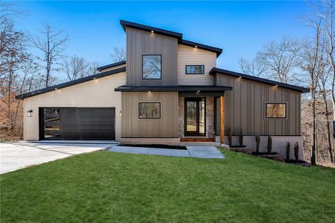 Photo of 15 Ettrick Lane, Bella Vista, AR 72715 (MLS # 1334437)