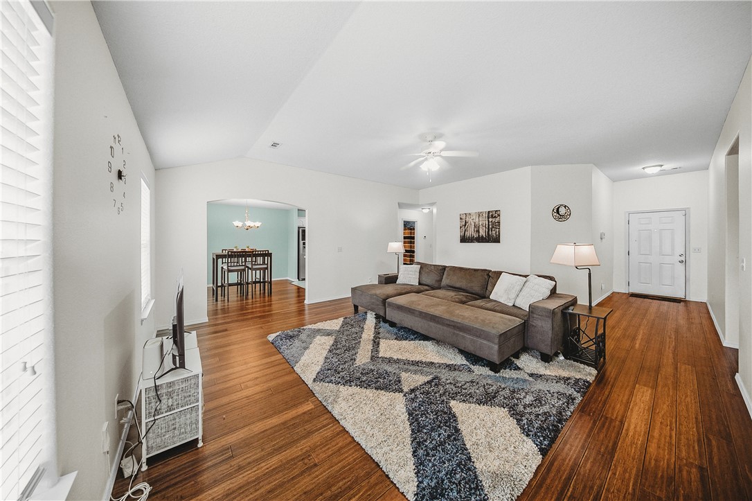 Tucked away on a cul-de-sac, this beautifully maintained 3-bedroom home offers both comfort and convenience. Located just minutes from Bayyari Elementary, the Fitzgerald Mountain Bike Trails, and the Razorback Greenway, it's perfect for outdoor enthusiasts.
Enjoy a functional split-bedroom floor plan, gleaming hardwood floors, and stainless steel appliances in the kitchen. The home sits just below Bayyari Park and features a level driveway with dedicated boat or RV parking on one side—ideal for adventurers!
Step out back to a spacious fenced yard with a covered porch, pergola, and built-in flower beds—perfect for entertaining or relaxing in your own private oasis.