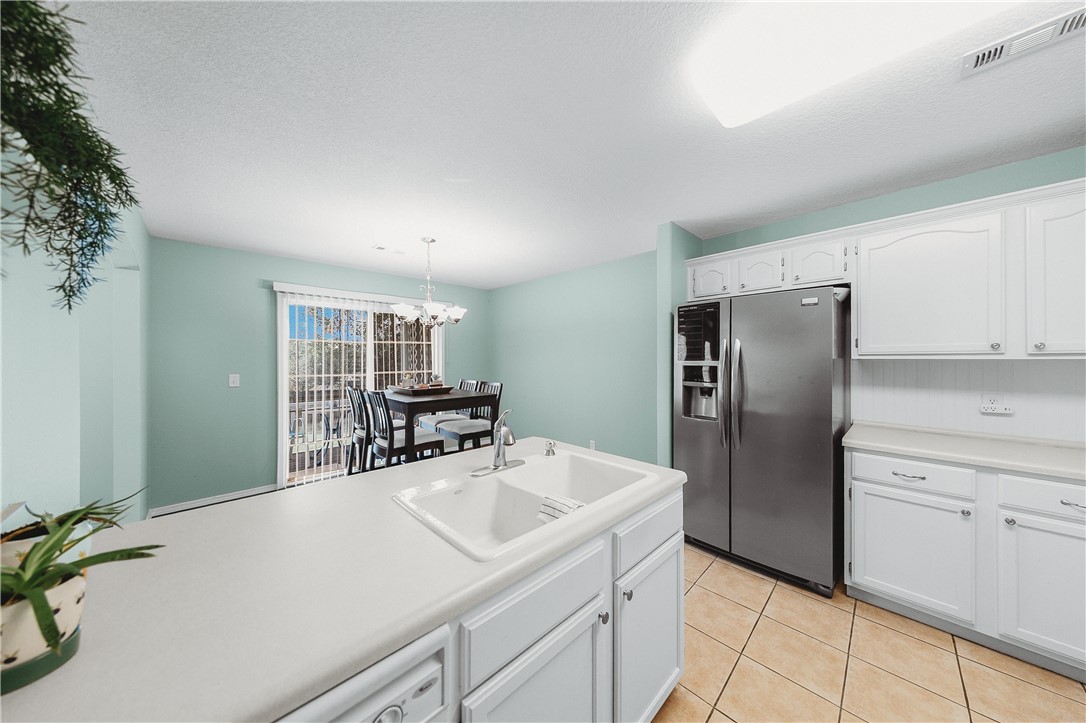 Tucked away on a cul-de-sac, this beautifully maintained 3-bedroom home offers both comfort and convenience. Located just minutes from Bayyari Elementary, the Fitzgerald Mountain Bike Trails, and the Razorback Greenway, it's perfect for outdoor enthusiasts.
Enjoy a functional split-bedroom floor plan, gleaming hardwood floors, and stainless steel appliances in the kitchen. The home sits just below Bayyari Park and features a level driveway with dedicated boat or RV parking on one sideāideal for adventurers!
Step out back to a spacious fenced yard with a covered porch, pergola, and built-in flower bedsāperfect for entertaining or relaxing in your own private oasis.