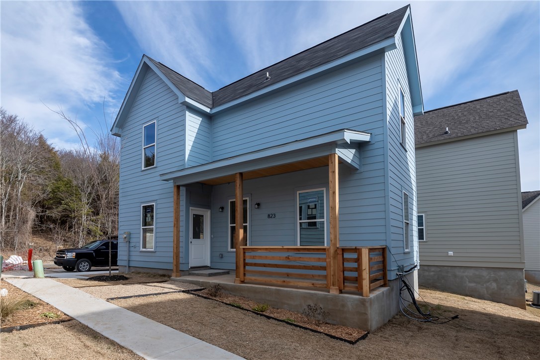 affordable & energy efficient low-maintenance hoe that is located 10 minutes to UofA & heart of the downtown square. Bikers paradise. The neighboring park/trail system, Centennial Park at Millsap Mountain is nearly complete with many trails already open & more coming! Refrigerator and washer/dryer included. Photo is not the house, but rather an example of a house in this subdivision.