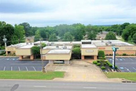2504 W Main Street Russellville AR 72801