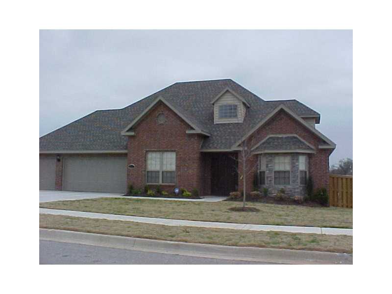 STAINLESS STEEL APPLIANCES AND GRANITE THROUGHOUT. 3-CAR GARAGE. COMMUNITY POOL. CLOSE TO SHOPPING. ADDITIONAL $25/MO FOR 6 MO LEASE TERM.
