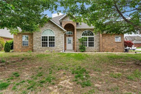 Photo of 306 Camelot Drive, Rogers, AR 72756 (MLS # 1344510)
