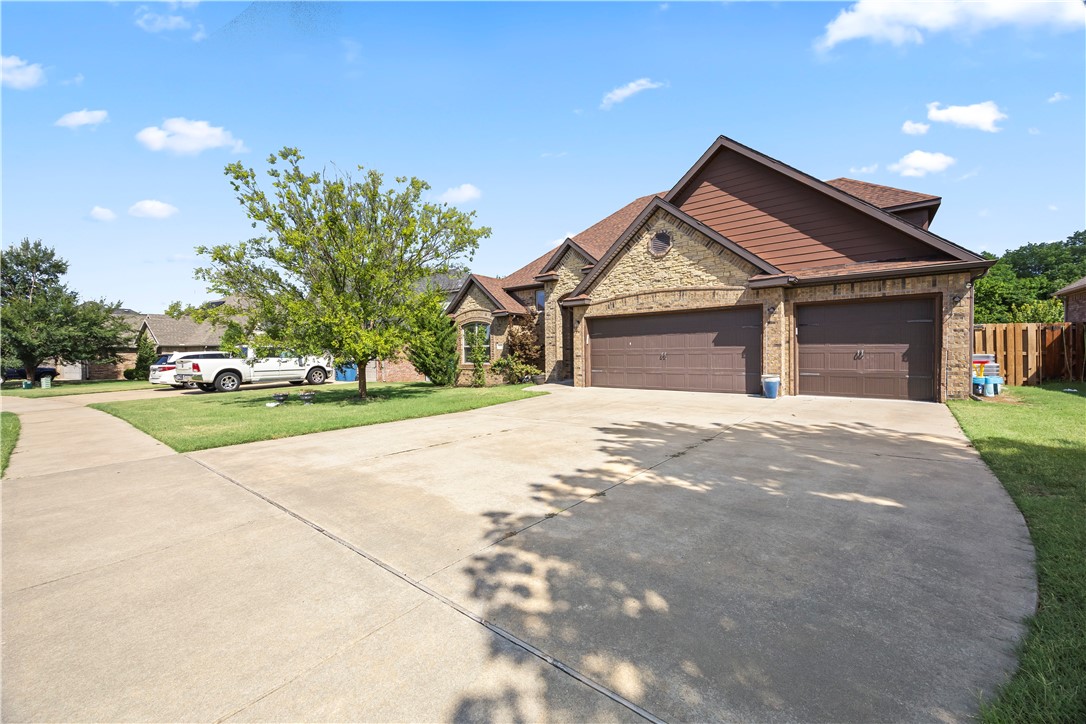 NEWLY PAINTED & MOVE-IN READY BENTONVILLE HOME!Just 4.5 miles from Walmart Home Office and close to schools, shopping, and dining! This beautiful full-brick home features a 3-car garage, fenced backyard, covered patio, extended pergola, fire ring, and serene tree views with no back neighbours. Inside, enjoy a bright, open layout with a primary suite and guest room on the main level, two bedrooms upstairs, a spacious living room with fireplace, and a chef’s kitchen with granite countertops, custom cabinets, gas stove, and stainless appliances. Freshly painted and move-in ready, it also offers a private upstairs balcony, SmartHome wiring, security pre-wire.Don’t miss this one — schedule your showing today!