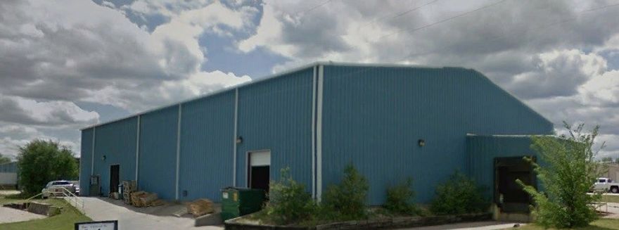 13,400(+/-) sf warehouse w/500(+/-) sf office, 1- drive-in door, 2 dock doors, 24 ft sidewall heights, 295'(+/-) frontage on Via De Tonti. Only 2 1/5 miles from I-49. Traffic count at Hwy 412 is 30,000 daily.