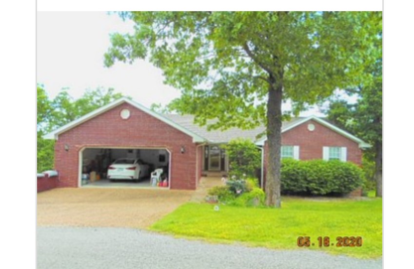Spectacular Holiday Island Home with Ozark Mountain views. Close to 18-hole golf course and clubhouse. Great layout with 4 bedrooms and 3 and 1/2 baths. Master bedroom has walk-in closet and master bath has whirlpool tub. The second level has large bedroom, 2 bonus rooms. They could be used for game room/office or additional bedroom. 12'x30 shop/storage area.