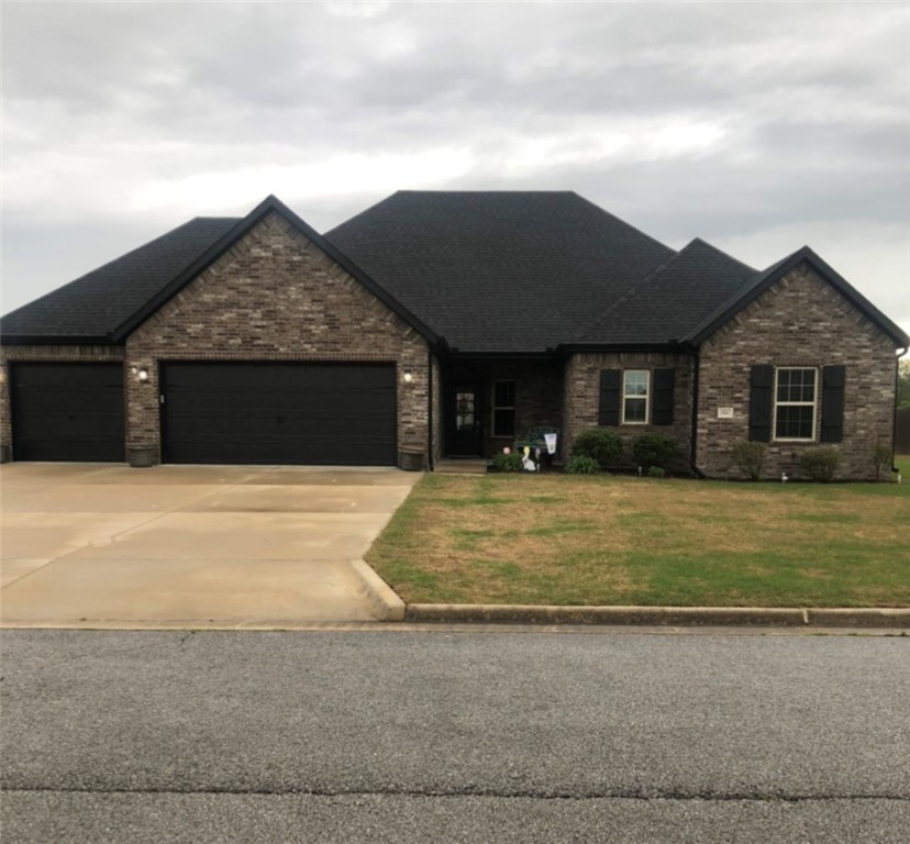 4 bed, 2 bath, 3 car garage, stainless steel appliances, granite countertops, gas cooktop, wood floors, panty, outbuilding/shed, extended patio, large fenced yard. No smoking property. Pets negotiable.