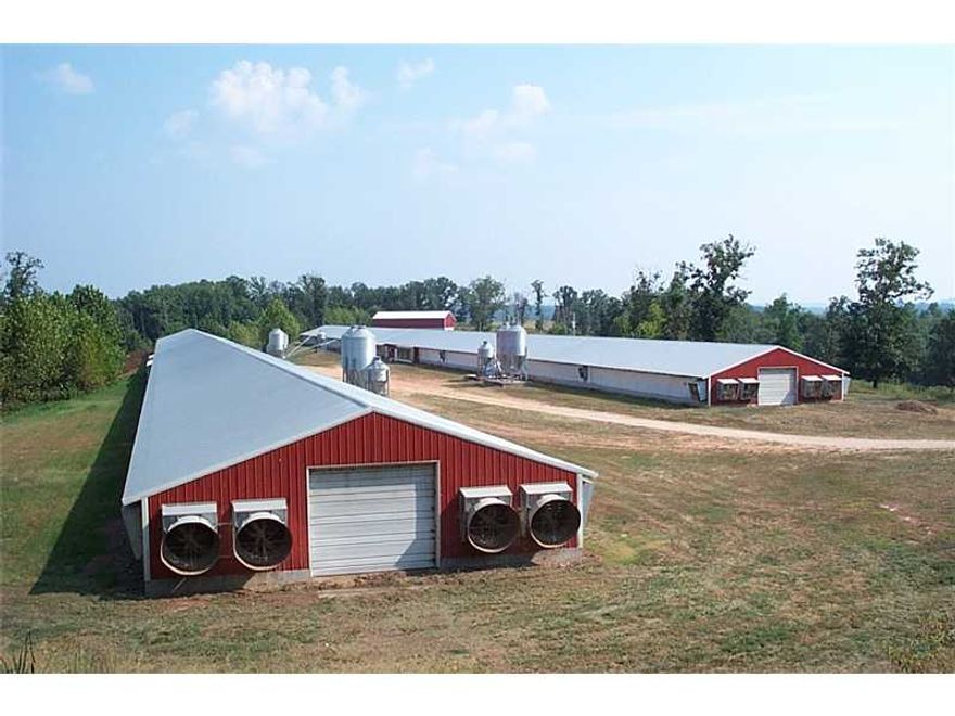 EXCELLENT BREEDER HEN FARM WITH EXCELLENT CASH FLOW. THIS FARM IS SET UP TO PRODUCE AND EXCELLENT NET INCOME. 2 40 X 640 HEN HOUSES, 40 X 80 STACKING SHED AND A 40 X 50 SHOP. 1750 4 BED 3 BATH BRICK HOME. 30 ACRES WITH PLENTY OF WILDLIFE.