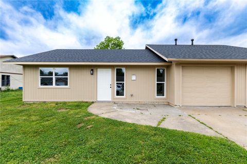 Photo of 1802 S 14Th Place, Rogers, AR 72756 (MLS # 1343074)