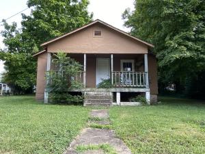 Two bedroom one bathroom home located on Main Street in Flippin. Home needs work but would be a nice home!