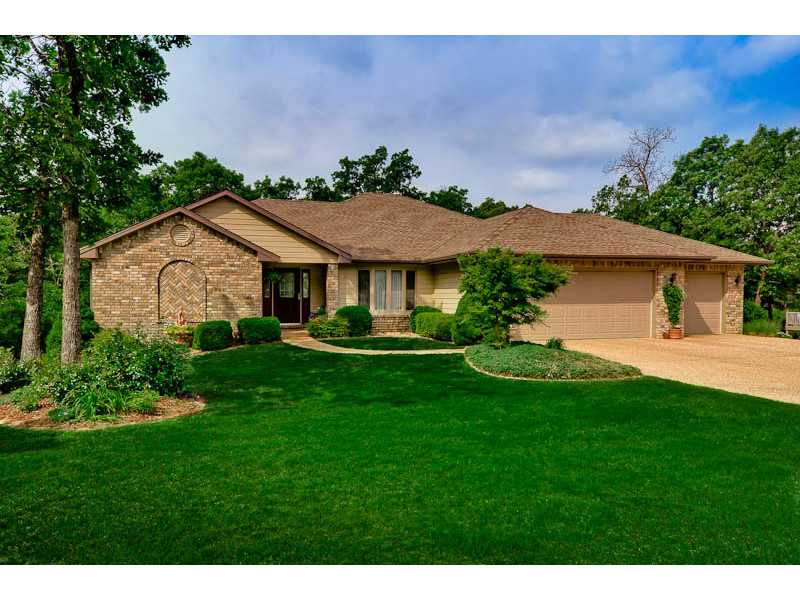 Work in Bentonville? No problem. Will be easy to new by-pass. 2 levels, 3 bedrooms, 2 bathrooms, geo-thermal HVAC, sun room, 3 car garage, screened patio, deck, central vacuum system, solid wood floors, split floor plan, lower level family room and shop.,Located very close to Branchwood recreation center on a quiet cul-de-sac street of very upscale homes. The entire street is tastefully landscaped and well maintained. On two lots with room for additional garage or swimming pool to the left of the house..