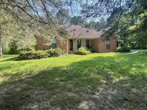 A fantastic find in Cliff and Stream. 2070 sf, three beds, two spacious baths all sitting on 1.72 acres MOL.