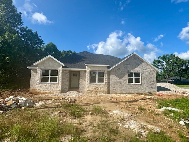 Brand new construction convenient to I-49. Two bedroom, 2 bath single family home with an office space. Lots of upgrades to include custom cabinets, granite, fireplace, walk in closet and privacy fence. This one won't last long.