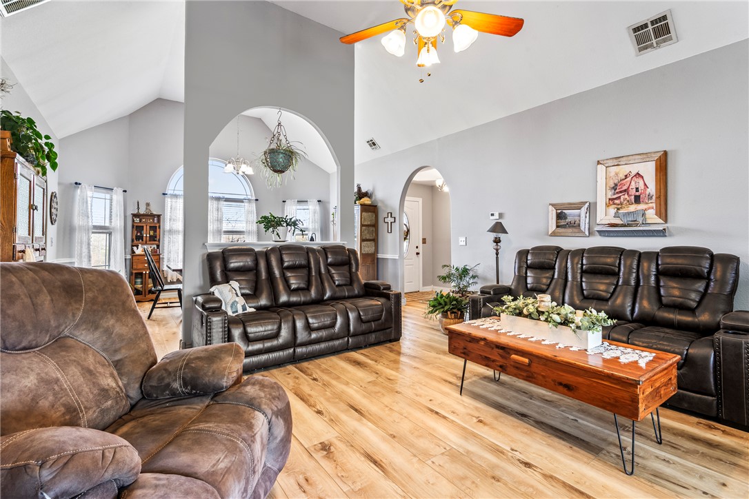 23-17-33-RURAL - Residential