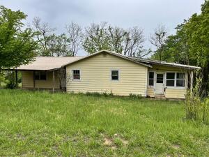 This property is a fixer-upper situated on 1 acre of land and features 2 bedrooms, 1 bathroom, 1,271 sq ft under a metal roof. There are no restrictions on the property, and it is being sold AS IS/Where Is. The location is less than 5 miles away from Jasper.