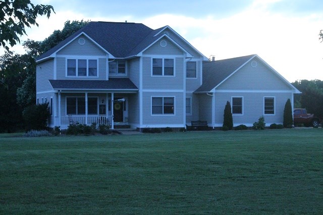 Country living with city access! This executive-style, designed-for-family home is conveniently located just 3 miles north of Siloam Springs High School & Hospital. Only 1 mile from Hwy 59 for convenient commute to Bentonville (25 miles) or Springdale (20 miles). 1st floor: 2 living areas, huge kitchen w/ fireplace, formal dining room, office, laundry room, bath, & guest room. Family room:computer nook w/ storage, beautiful custom built-in floor to ceiling library shelves, & a reading nook.