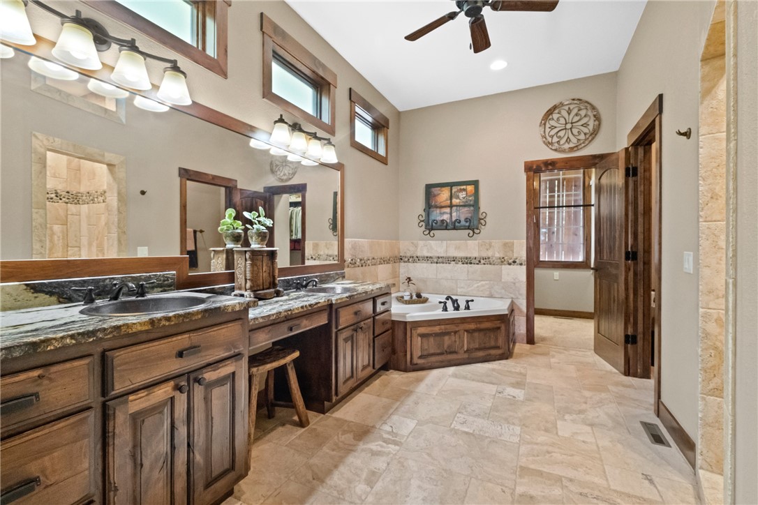 Oaks Landing On Table Rock Lake - Residential