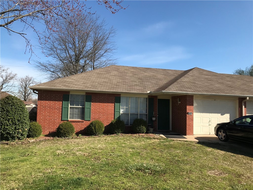 Great Location for this nice 2 bed, 1 1/2 bath, 1 car garage per side duplex. $800 per month per side.
Great rental. Large kitchen with eat in dining with good size living room with vaulted ceiling.
No showing till accepted offer. Please do not disturb the tenants. Multiple offer situation, Offers due by Sunday 3/27/2022 at 5:00 pm. Have expiration to be Monday 3/28/2022 at 5:00 pm