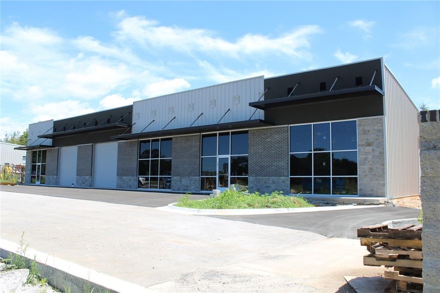 Industrial/flex space available in Greenland, Arkansas. Space is ±3,000 SF and is $16.00/SF + utilities. Build to suit option is available in addition to lease space. I-49 frontage and access along Campbell Rd. Please do not text for showings.