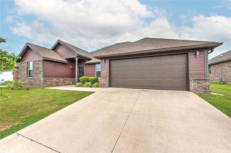 Welcome to This Bentonville Gem! This charming home blends traditional design with a modern, open layout and a desirable split floor plan. The picturesque backyard is perfect for relaxing evenings or hosting guests! The standout kitchen is a true centerpiece—featuring stainless steel appliances, a pantry, abundant cabinet storage, spacious dining area, and a large central island. The primary suite is privately tucked away at the back of the house. It offers a peaceful retreat with a generous walk-in closet and a spa-like en-suite bathroom complete with dual vanities, a jetted tub, and a walk-in shower. With its thoughtful layout, quality finishes, and meticulous maintenance, this home offers both comfort and functionality in one of Bentonville’s most sought-after neighborhoods. Don’t miss your chance to make this one yours! No HOA/POA.
